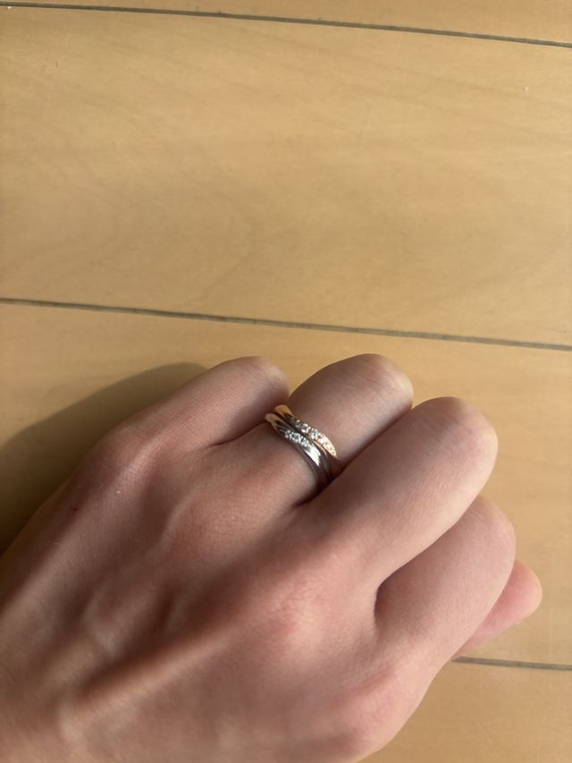 指輪を着用している写真