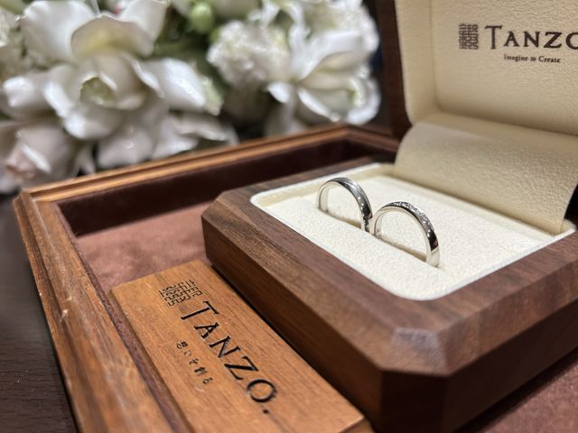 荒目マットとダイヤモンド、それぞれをあしらったペアリング。