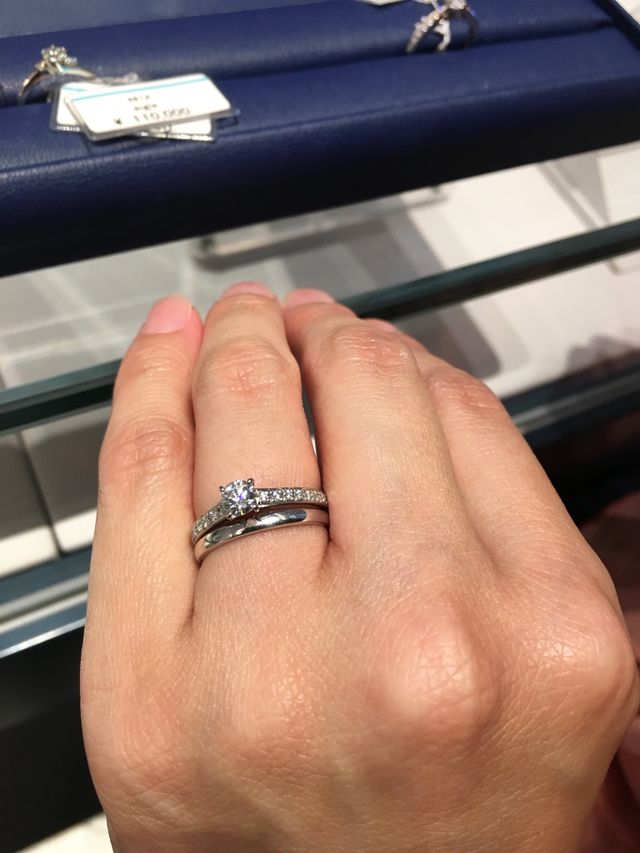 シライシのアイグレイのリングです。