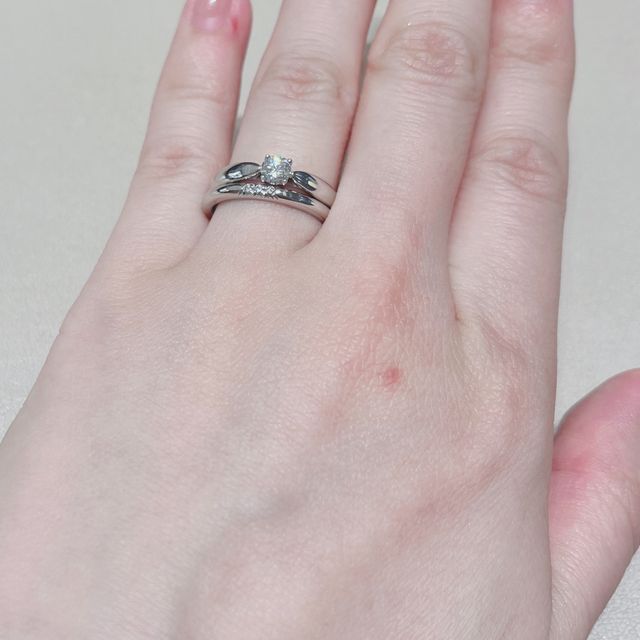 ティファニー。婚約指輪と結婚指輪の組み合わせ例。