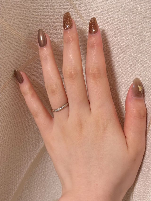 ギラギラ目立ちすぎず、手が綺麗に長く見えるリングの細さでした