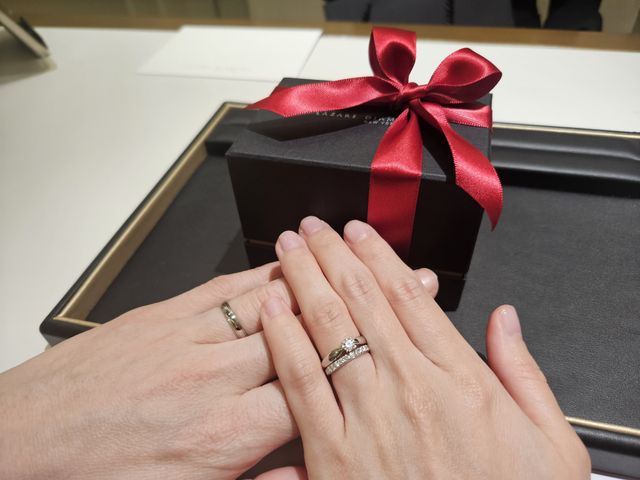 どんな婚約指輪とも愛称がよさそうです。