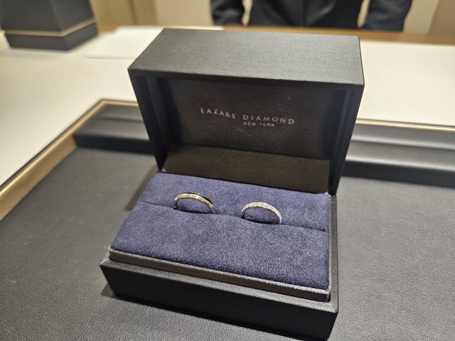 ボックスもシックでしっかりしています。