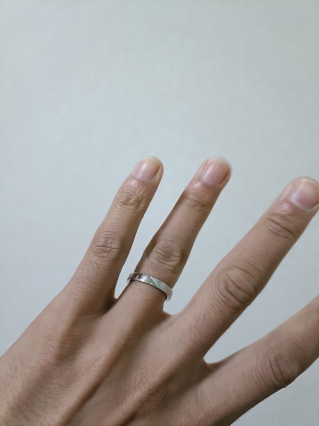 角度によって見え方が変わるのが気に入ってます。