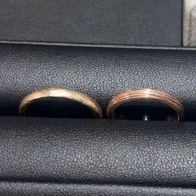 錆鎚目と木目調のデザインを見せていただきました。