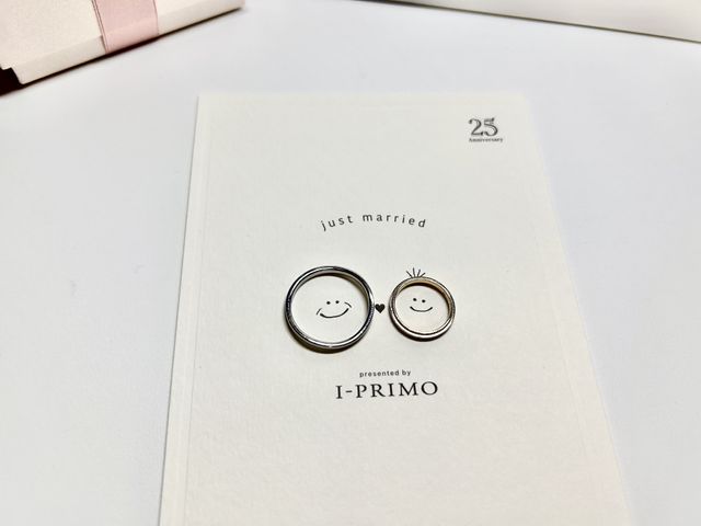 2人のチャームポイントのほうれい線とアホ毛を付け足しました。