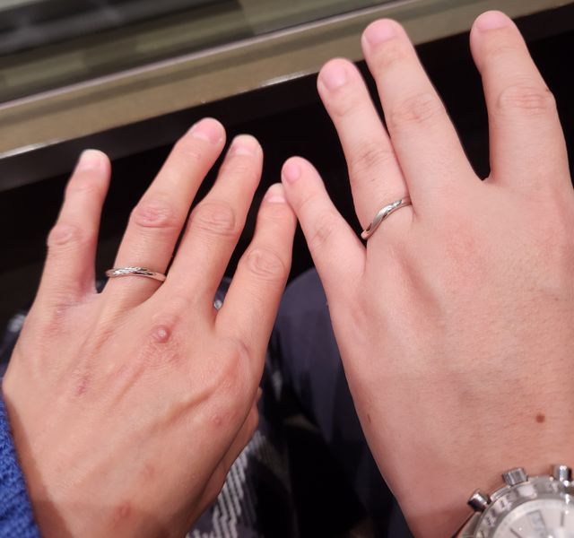 指輪を着用している写真