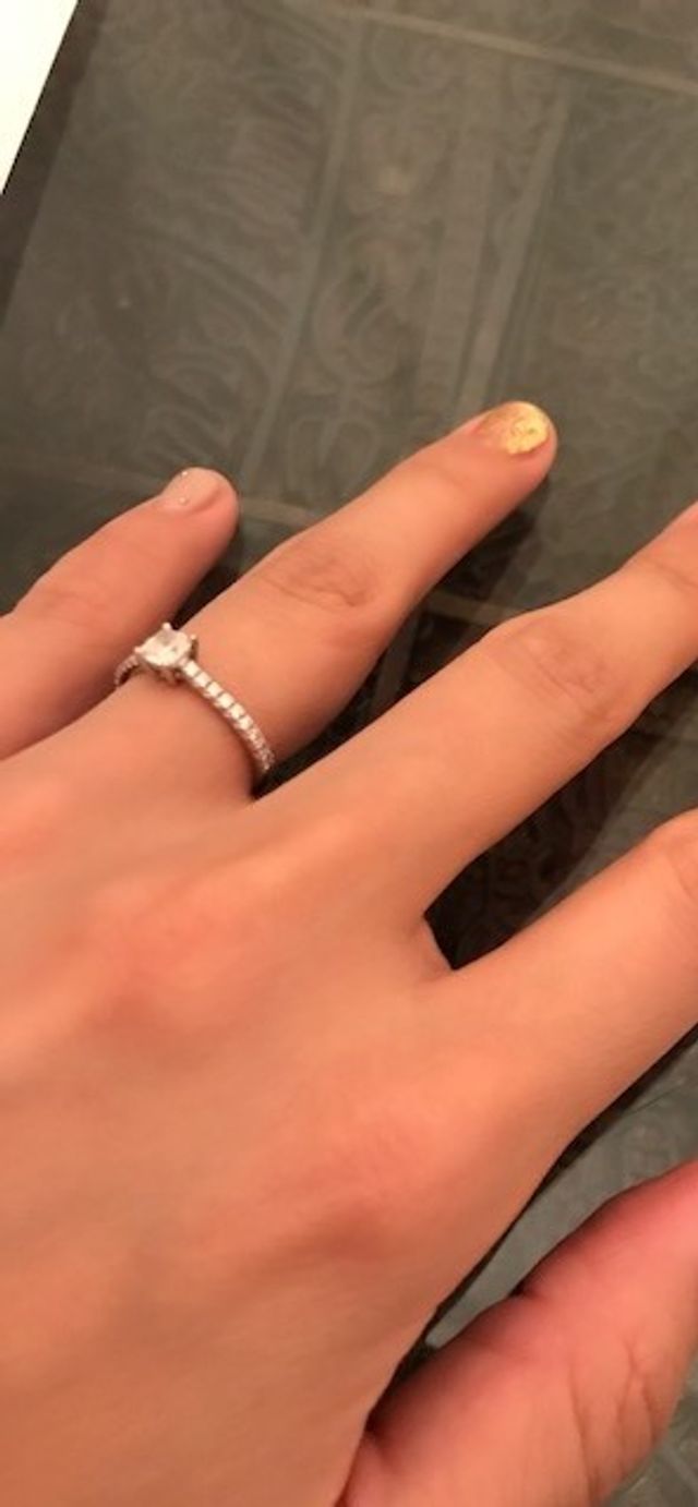 ０．４カラットのティファニー NOVO　です。