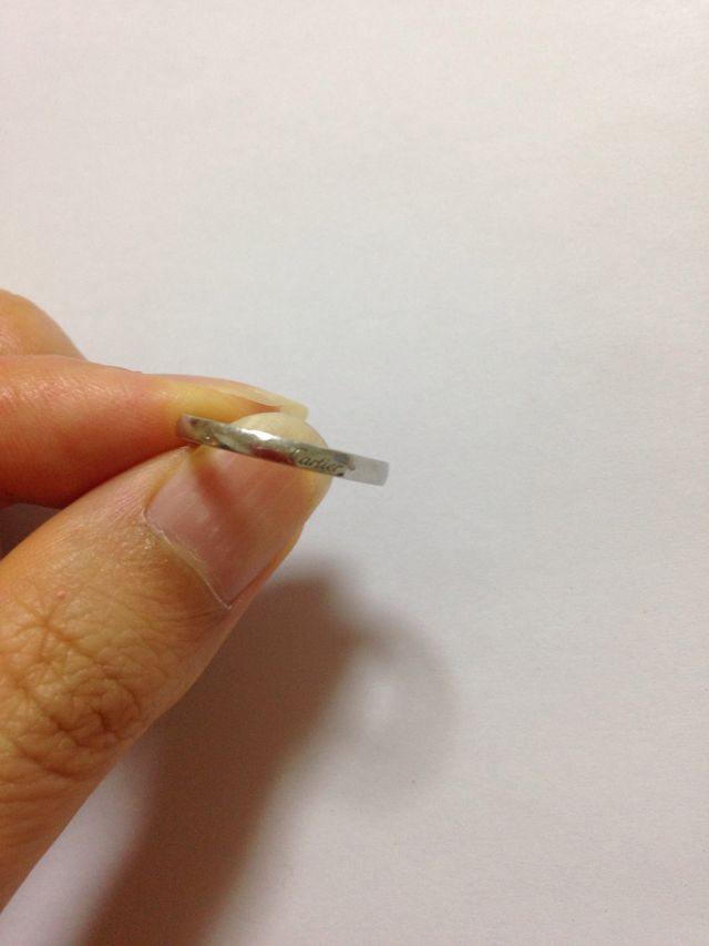 内側にはカルティエの文字