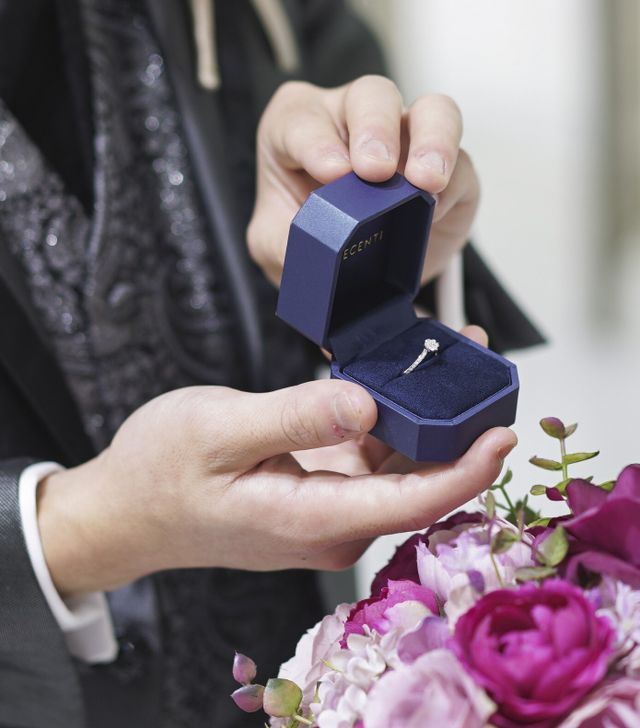 ボックスはシンプルで大人っぽいデザインです。