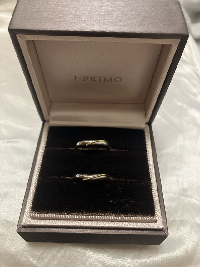 購入時に頂いたリングボックスに収納したリングです。