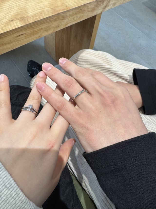 婚約指輪と、結婚指輪のセットリング着用時