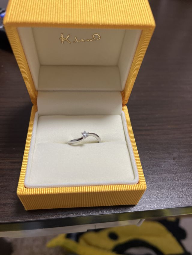 婚約指輪です。