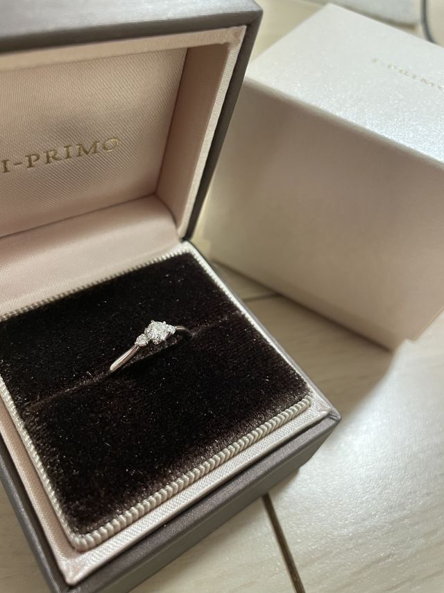 カラーグレードにこだわりました。最高等級のDです。