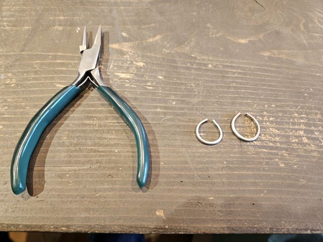 写真は最初の段階の曲げるところ