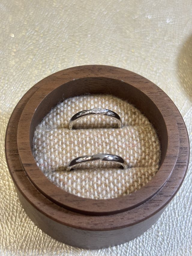 さりげないダイヤとねじりのデザインがお気に入りです。