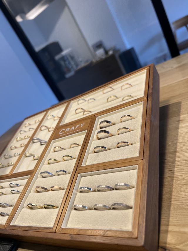 見本がたくさんあり、どの素材、形、大きさかをゆっくり選べる！