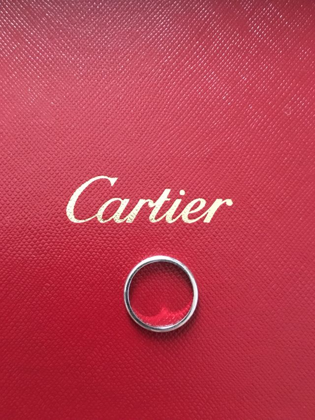 ダイヤなしのシンプルな指輪。