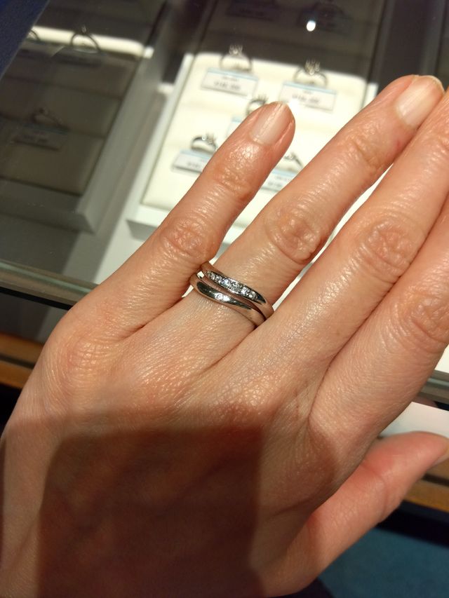 下のリングが、CREERです