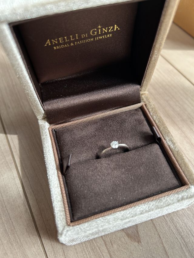 婚約した際にもらった指輪です。すごくつけ心地が良かったです。