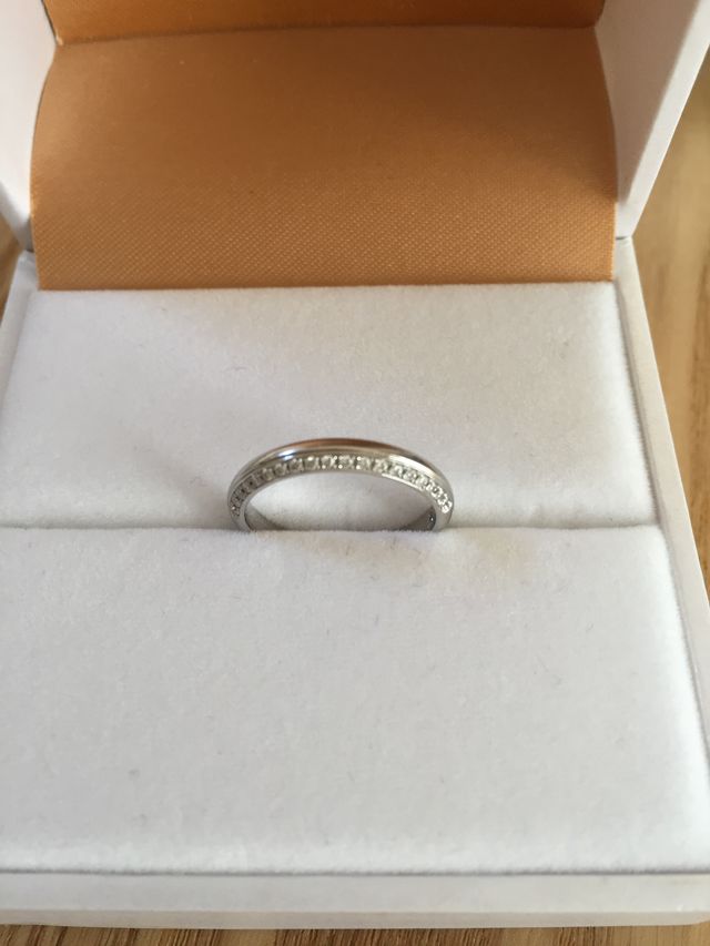 表側にはダイアモンドがついてます