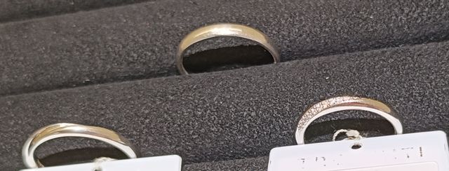 左男性用、右女性用
（上のものはサイズ比較用）