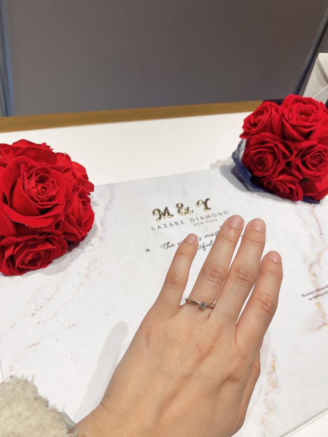 婚約指輪着用中
