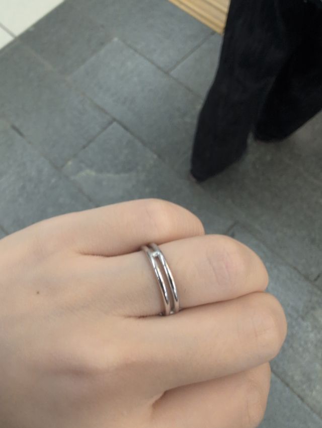 シンプルなデザインなので日常使いしやすいです