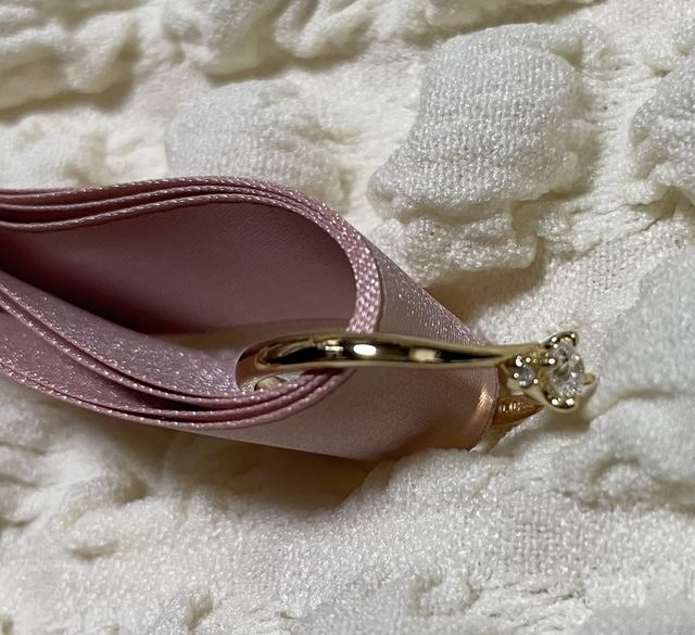 横から。指がむっちりなので太さ嬉しい◎