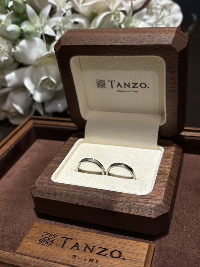 上下にラインが入っているものと下のみにラインが入っているもの