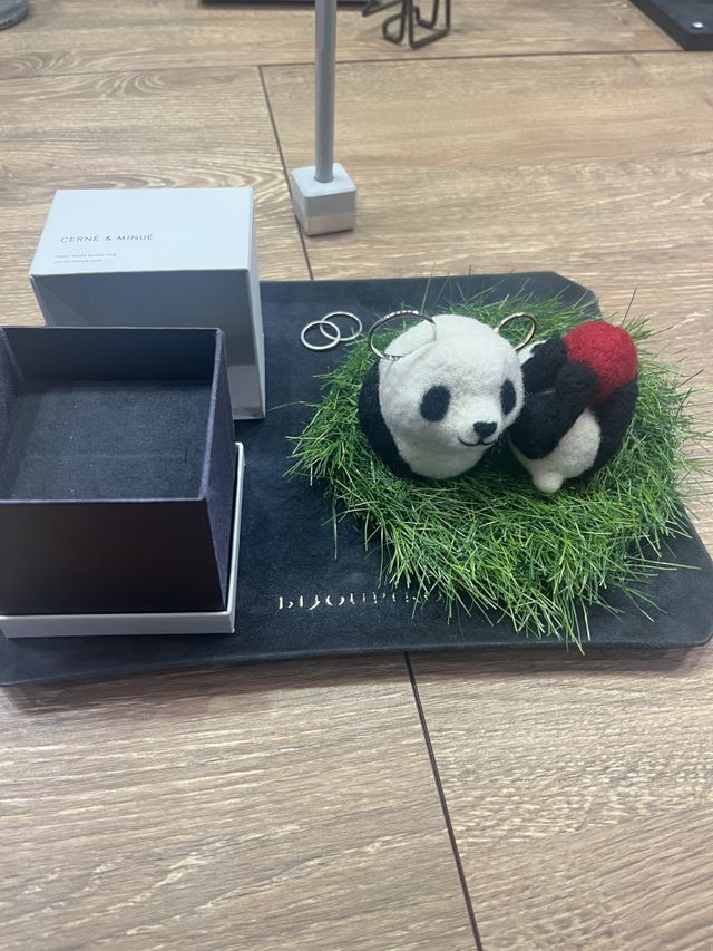 お店が上野に近いという事で、パンダの耳の部分にリングが良き！