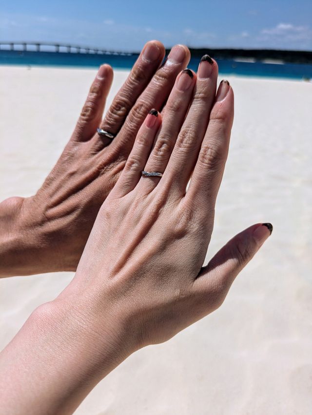 ウェーブがかったリングが素敵です。