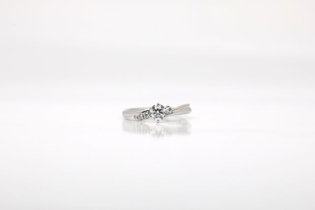 アシンメトリーなデザイン。