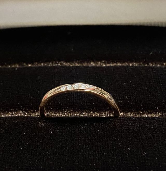 ペールブラウンゴールドでダイヤ5つのセミオーダーをしました。