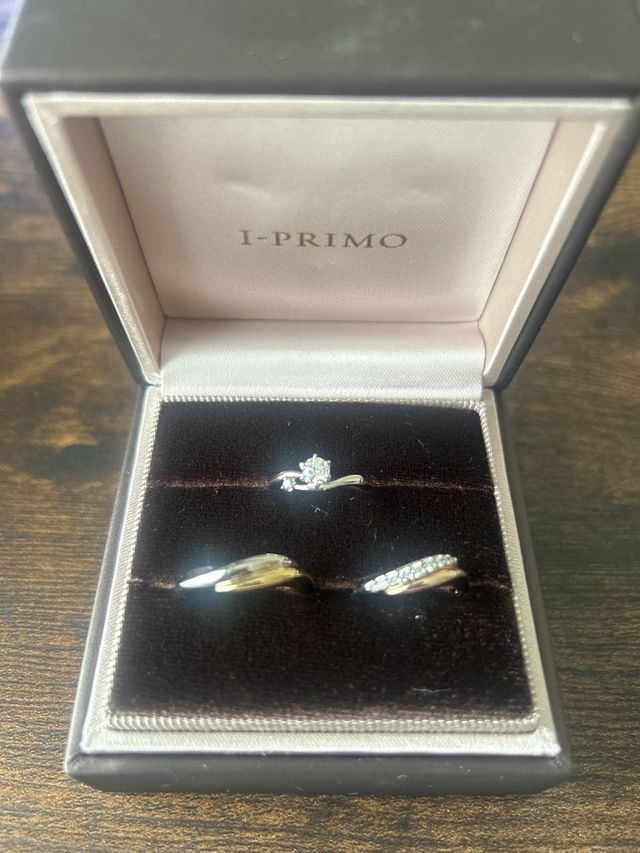 婚約指輪と結婚指輪です。