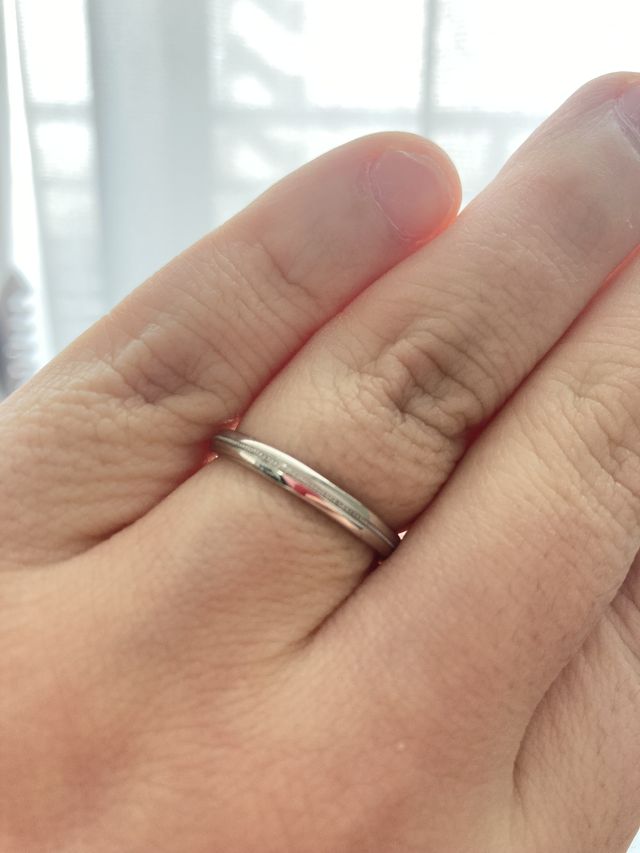 リングまわりにラインストーンを入れました。