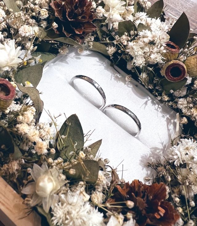 お互いに交換し不器用ながらも一生懸命に作った指輪です。