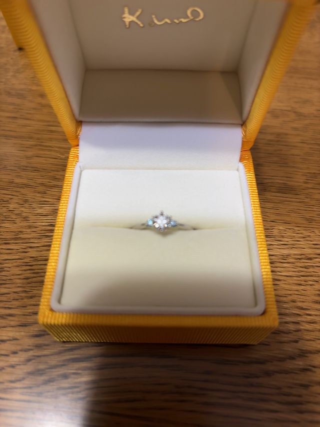 ブループーロの婚約指輪です。