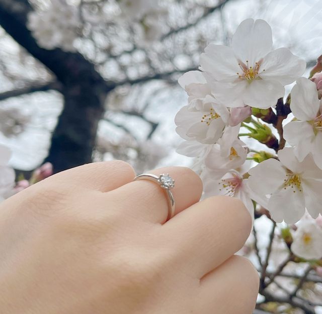 美桜という名前の指輪です。桜の形が上品でとてもかわいいです。