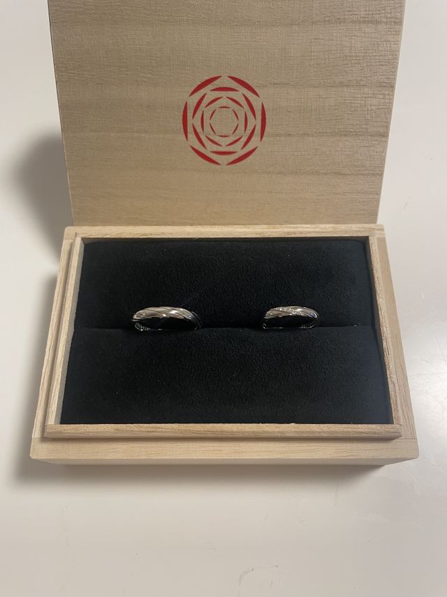 日本らしく木箱に入っているのがお気に入りです。