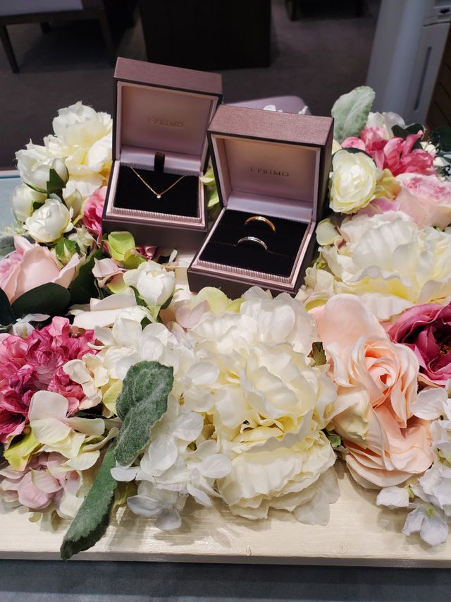 妻には内緒で一人で店舗へ受取りその場で写真を撮って妻へ送信