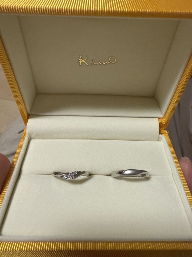 男性側は一部にマット加工をしています。