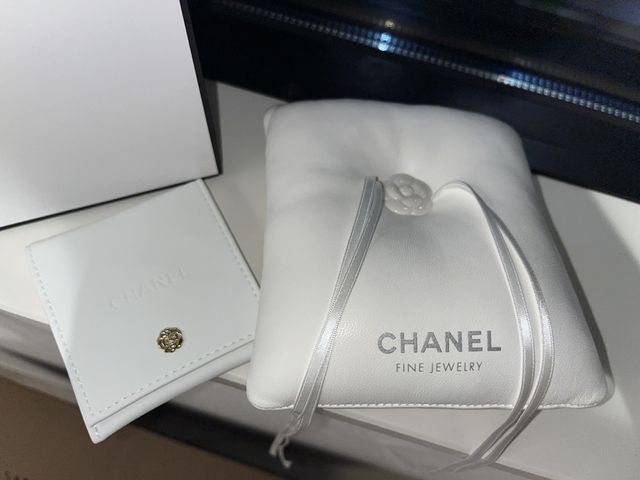 ブライダルフェアでいただいたリングピローとジュエリーケース