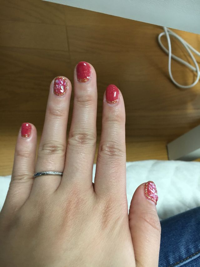 ダイヤモンドがラインで入っているデザイン