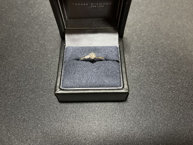 プロポーズ用の小さいサイズの箱とともに