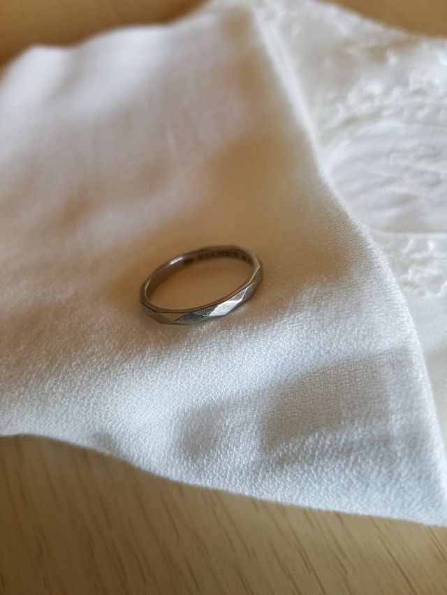 光を反射してきれいに見せてくれます