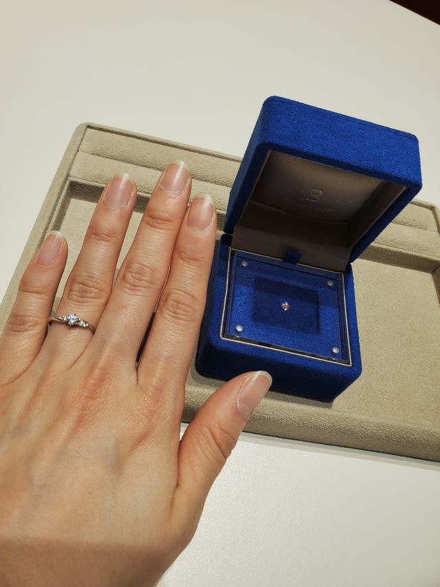 ダイヤモンドプロポーズをしていただきました。