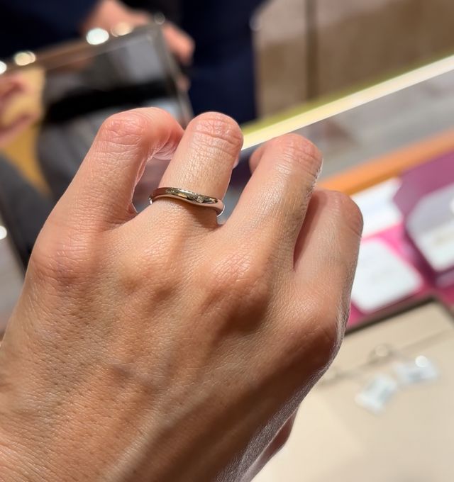 指が綺麗に見えるV字リング