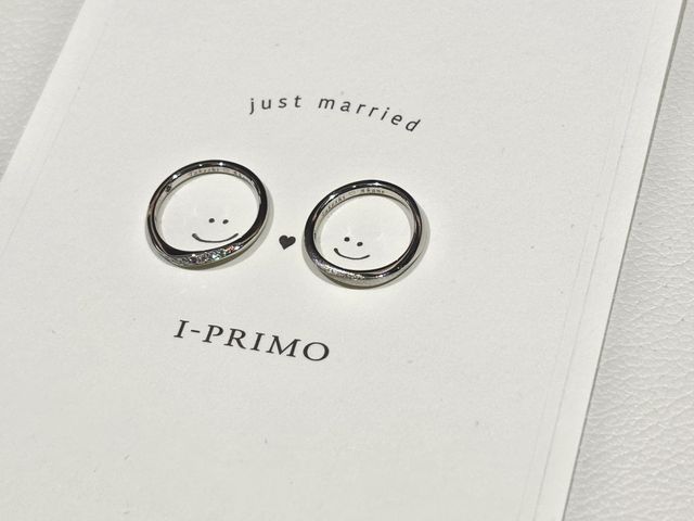 左側が新婦側の指輪で、右側が私の物になります。