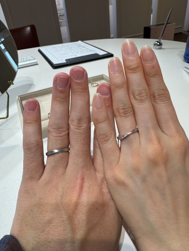 完全ペアではありませんが同じようなデザインでおそろい感